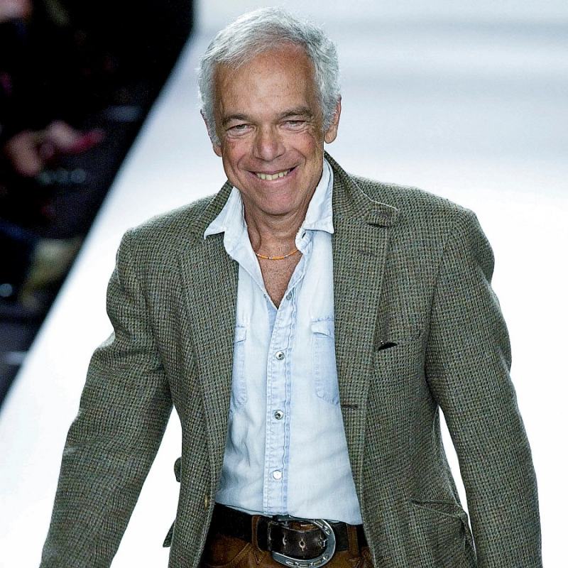 Nhà thiết kế thời trang Ralph Lauren.