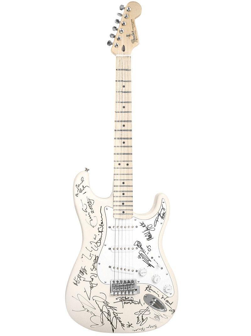 Cây đàn Reach out to Asia Fender Stratocaster