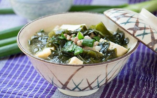 Rong biển còn là món ăn giúp mẹ sau sinh đặc biệt lợi sữa, giúp sữa mau về sau khi sinh