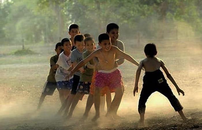 Vè nói ngược (Non cao đầy nước, đáy biển đầy cây)
