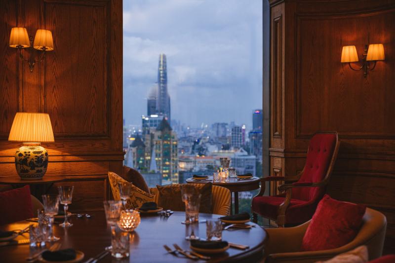 Rooftop Pool Bar – Hotel des Arts Saigon