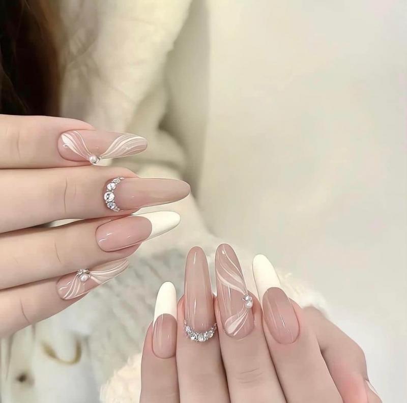 Roxy Trang Nail