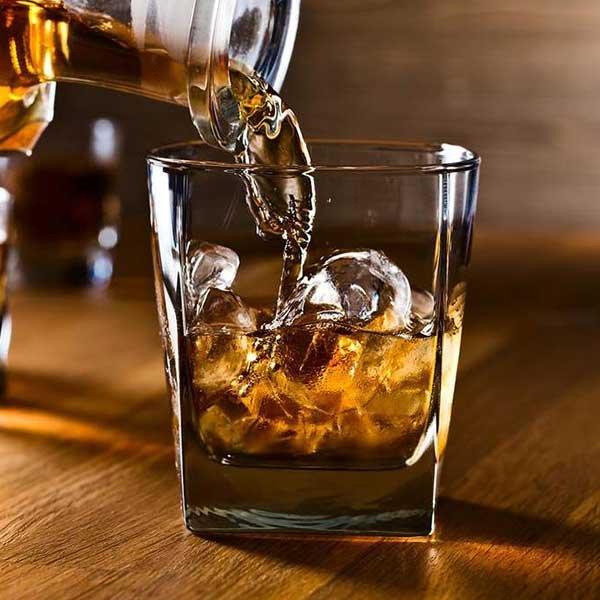 Uống rượu trong thời kỳ kinh nguyệt sẽ làm trầm trọng thêm các triệu chứng khó chịu trong giai đoạn này