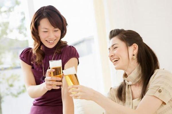 Rượu dẫn đến khó thụ thai ở nữ