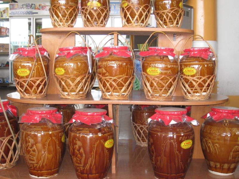 Rượu cần là nét văn hóa không thể thiếu của đồng bào dân tộc Tây Nguyên (Nguồn: Sưu tầm)