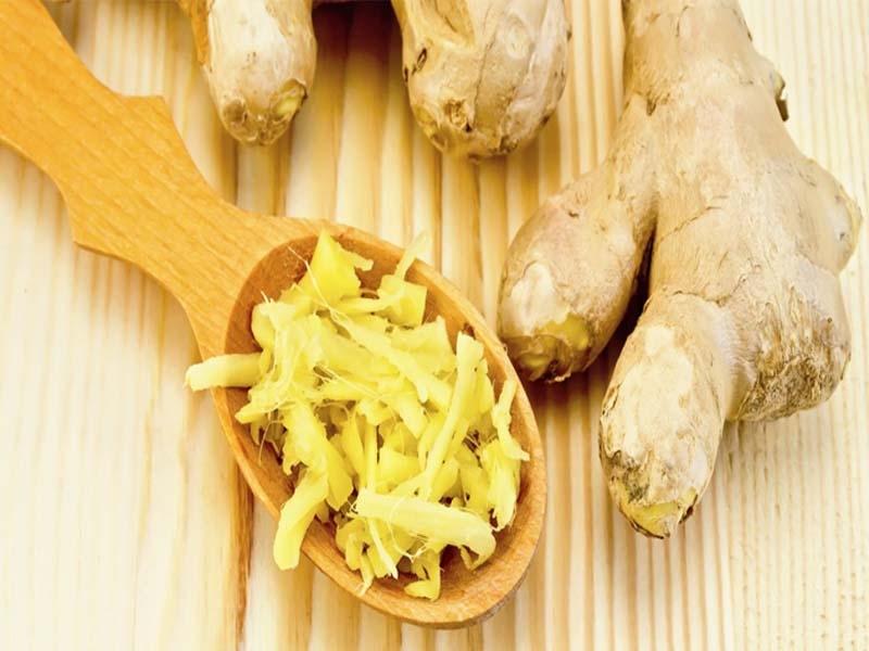 Sau khi thoa rượu gừng cần rửa tay sạch với xà phòng cho đến khi bay bớt mùi trên tay.