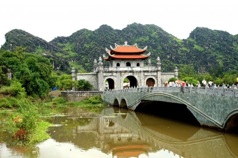 Nhớ đến Ninh Bình là nhớ đến mảnh đất cố đô lịch sử, nhớ đến rượu Kim Sơn thơm nức lòng (Nguồn: Sưu tầm)