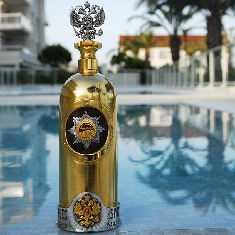 Giá để sở hữu mọt chai rượu vodka từ Russo-Baltique là 1,3 triệu USD
