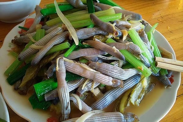 Sá sùng thường được sử dụng cả lúc còn tươi (nấu canh, xáo) hay khô (rang) đếu rất ngon.