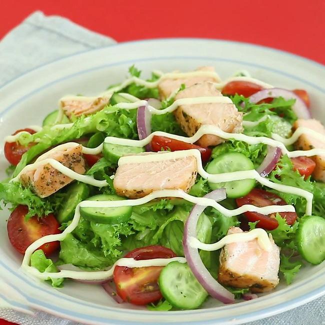 Salad cá hồi sốt dầu giấm