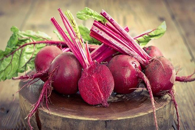 Salad củ dền đỏ sốt kem chua