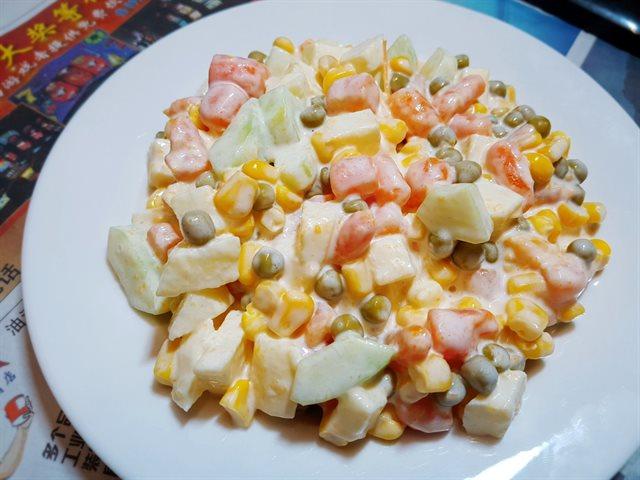 Salad Nga trộn với táo