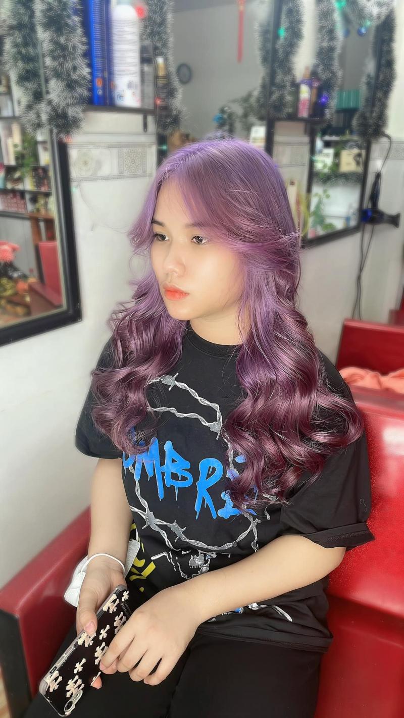 Salon Nga T.O.P giúp bạn tạo ra một kiểu tóc với màu tóc nhuộm thật đẹp, thật phù hợp với khuôn mặt của bạn
