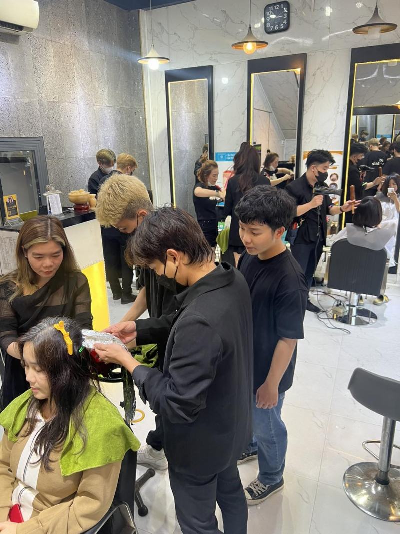 Salon Nguyễn Vàng