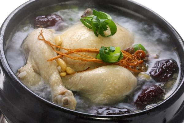 Samgyetang (Gà hầm sâm)