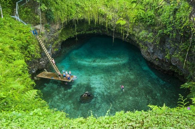 Những hồ bơi trong hang