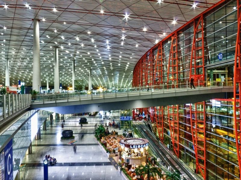 Nội thất hiện đại bên trong sân bay