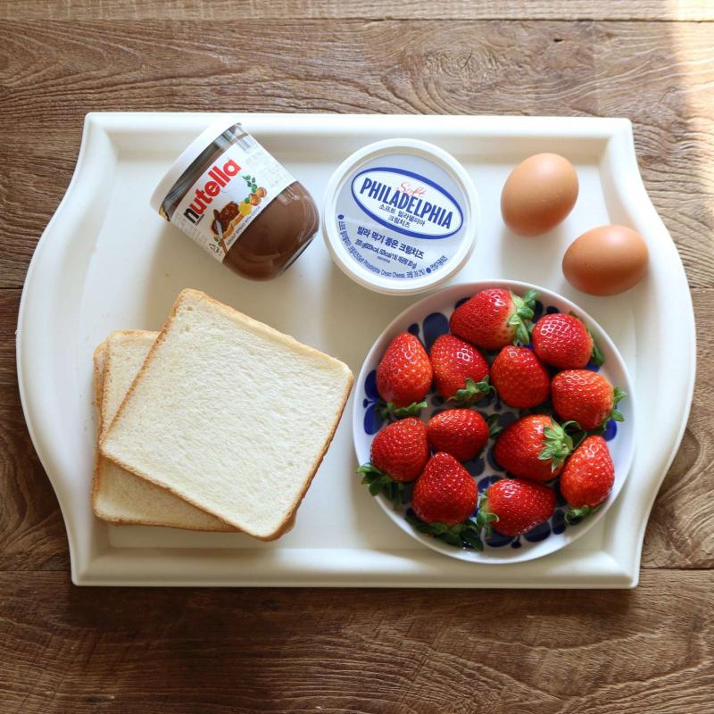 Sandwich cuộn dâu tây