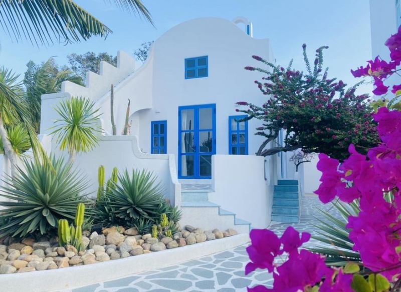 Santorini Villa Studio & Café