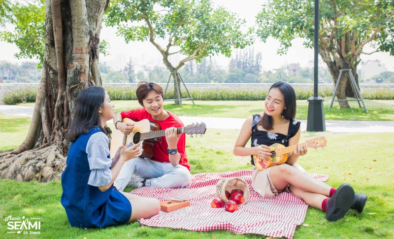 Biểu diễn ở phòng trà