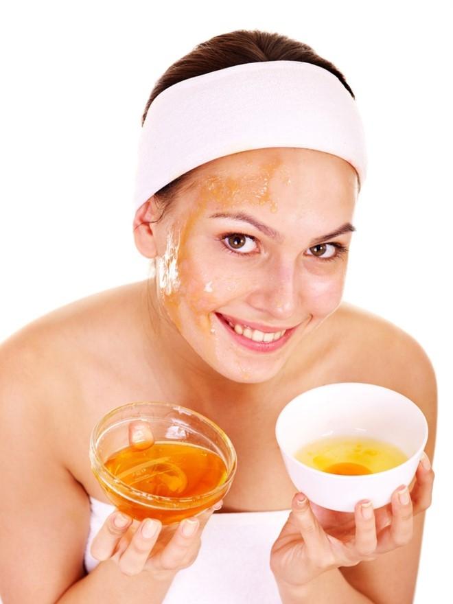 Đắp mặt nạ trứng