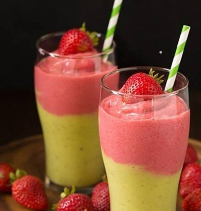 Sinh tố dâu tây, bơ, sữa tươi
