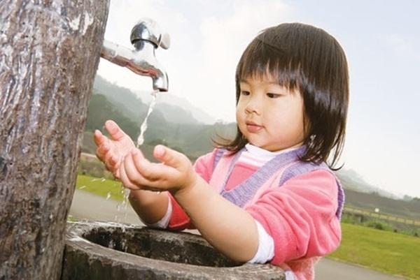 Hãy sơ cứu vết bỏng ngay tức thì.