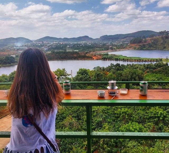 Tha hồ ngắm mây trời nhé