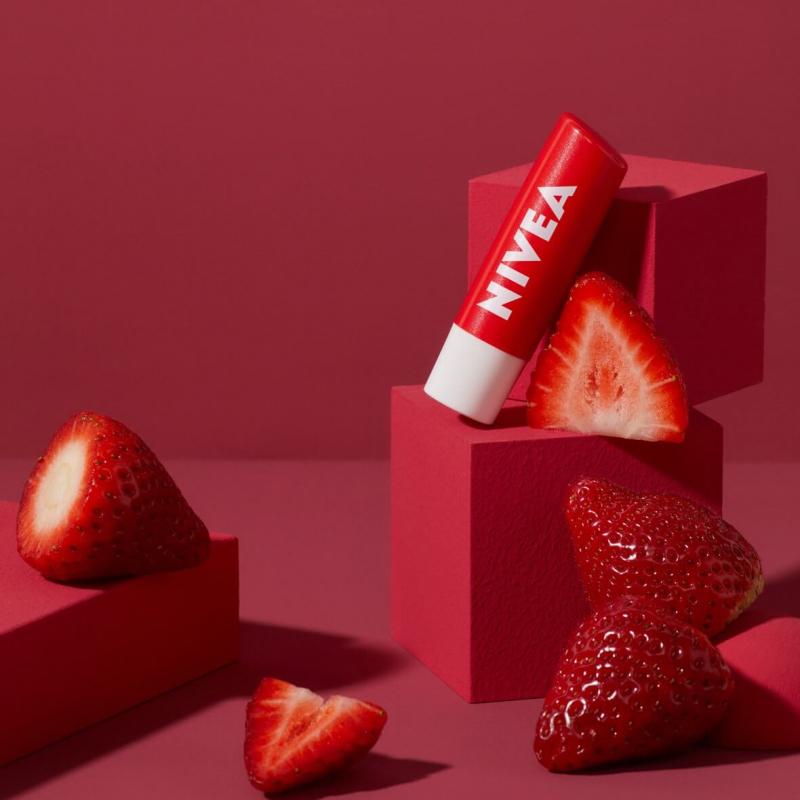 Son dưỡng ẩm Nivea Strawberry Shine