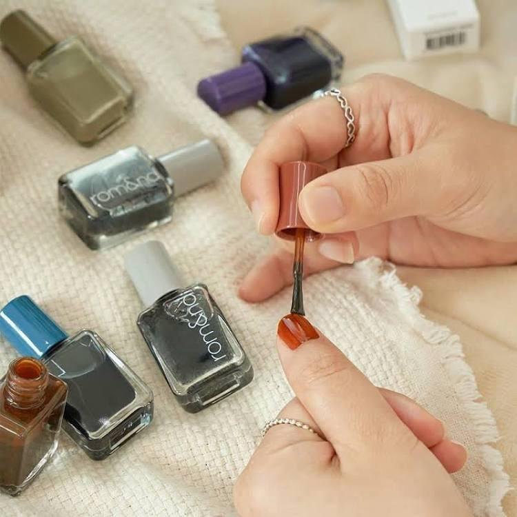 Sơn móng tay Hàn Quốc Romand Mood Pebble Nail