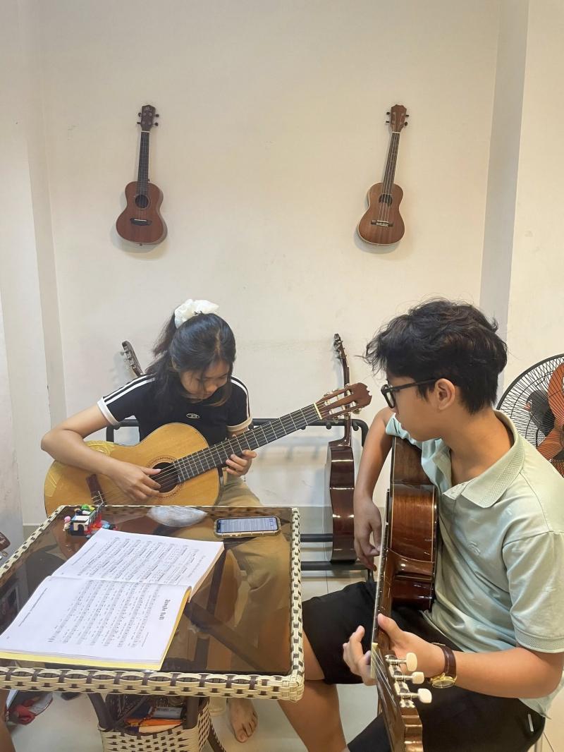 Sông Thu Music Education
