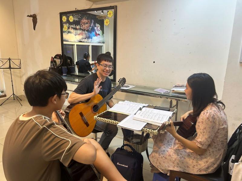 Sông Thu Music Education