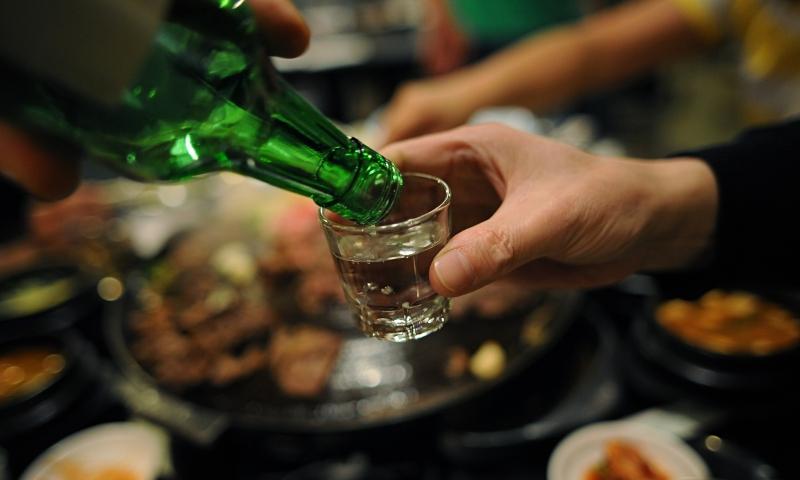 Song Tử thường đi bar uống rượu khi thất tình