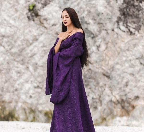 Tạo hình ma mị của Bảo Anh trong MV mới