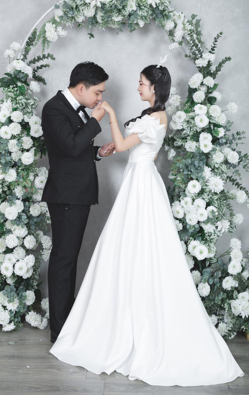 Váy cưới  phom dáng tối giản