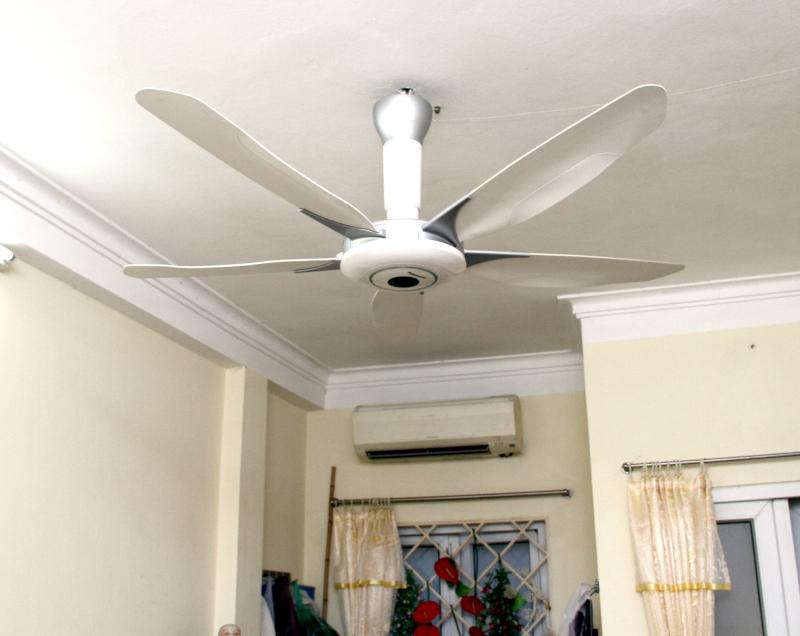 Sử dụng điều hòa kết hợp với quạt điện