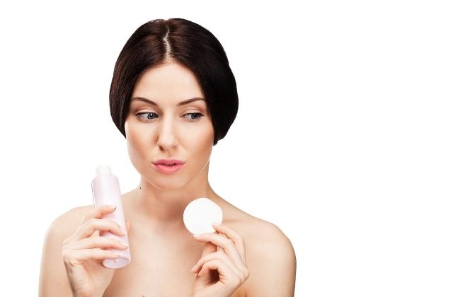 Chỉ nên sử dụng toner cho những vùng da nhiều dầu trên mặt.