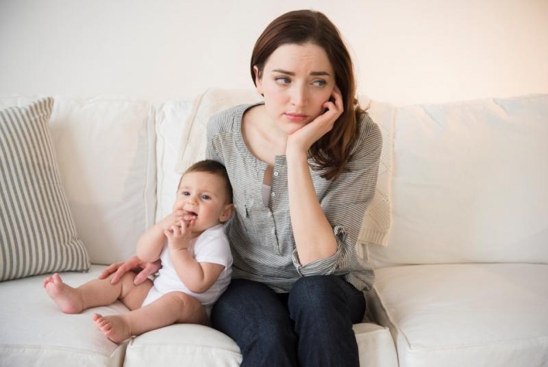 Hội chứng trầm cảm sau khi sinh khác với hội chứng buồn chán sau khi sinh,