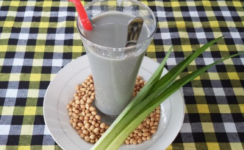 Sữa mè đen lá dứa