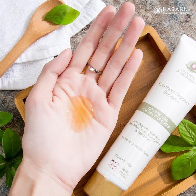 Sữa Rửa Mặt Cân Bằng Độ Ẩm Hữu Cơ Oil Garden