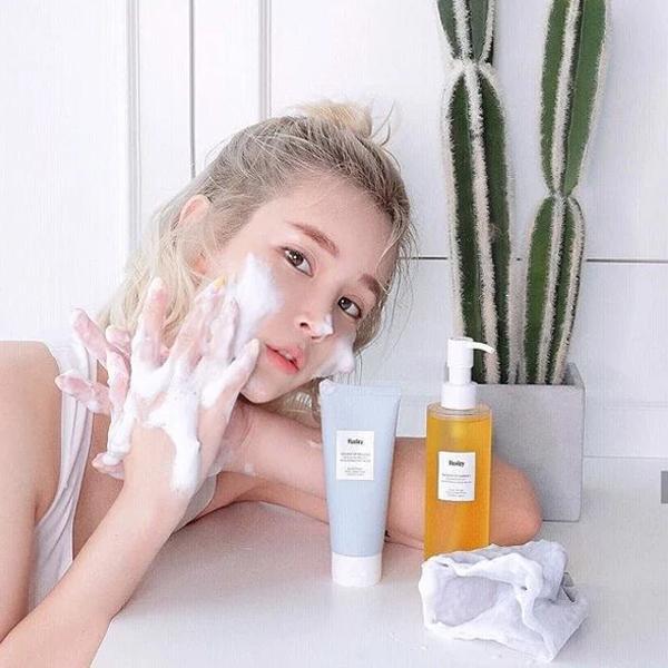 Sữa rửa mặt sạch sâu Huxley Cleansing Foam Deep Clean Deep Moist