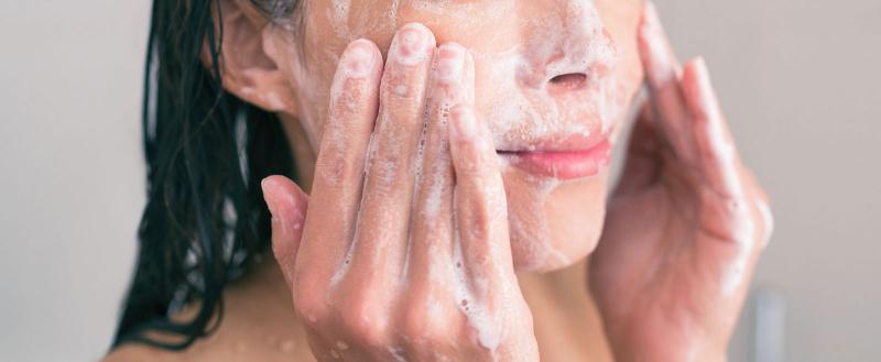 Sữa rửa mặt Simple giúp kiềm dầu ngừa mụn cho da mụn nhạy cảm & không chứa xà phòng