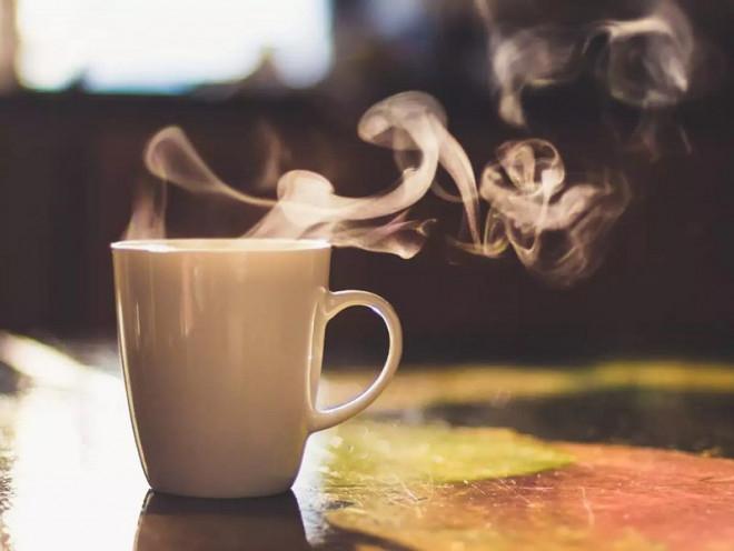 Sữa nóng tiêu thụ vào ban đêm có thể giúp chống lại chứng mất ngủ.
