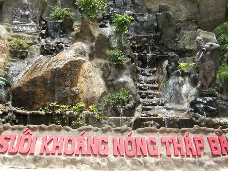 Suối khoáng nóng Tháp Bà