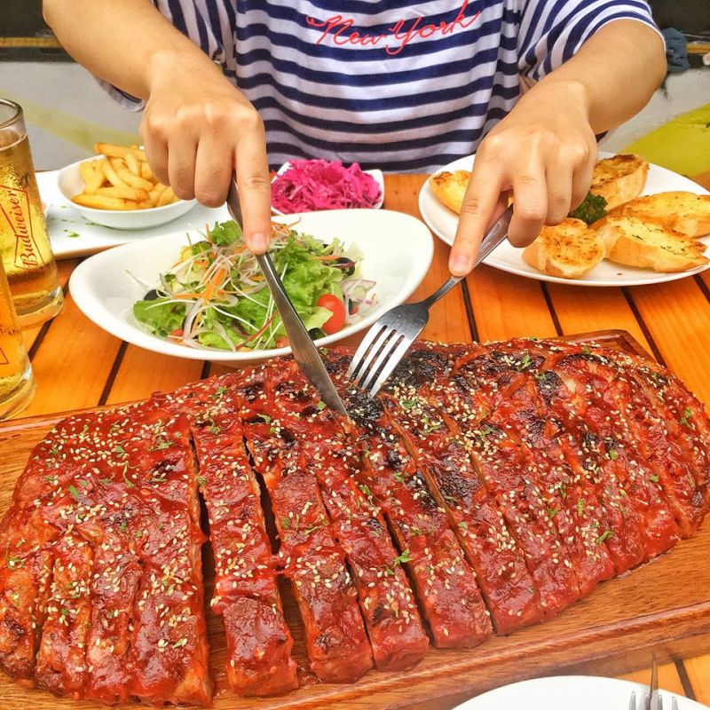 Sườn nướng khổng lồ - Zamba Beer & BBQ