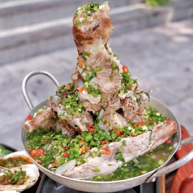 Sườn nướng khổng lồ - Zamba Beer & BBQ