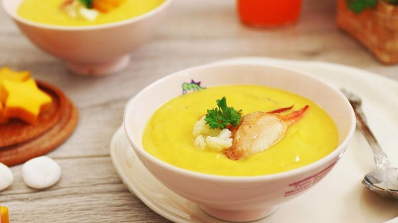 Súp cua bí đỏ bông cải xanh