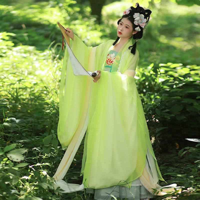 Trang phục được shop nhận order