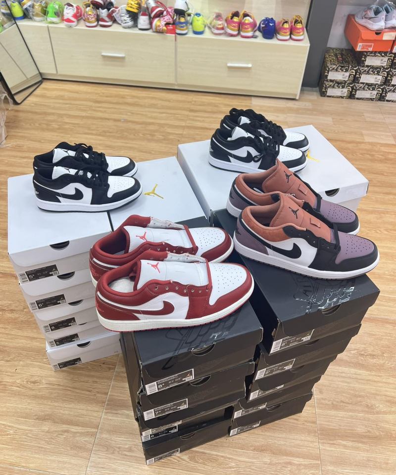 T Store - Giày Bóng Đá Chính Hãng