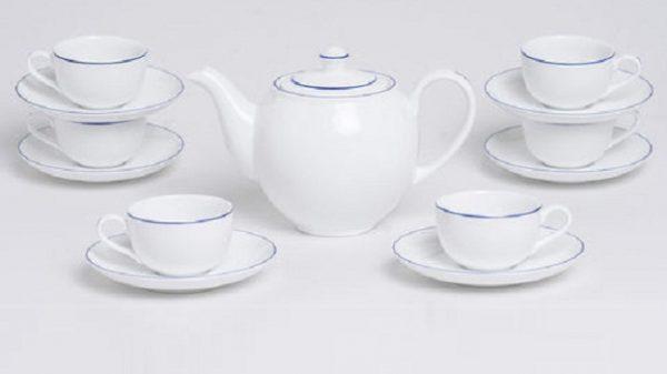 Bộ ấm chén của gia đình tôi trông rất bắt mắt